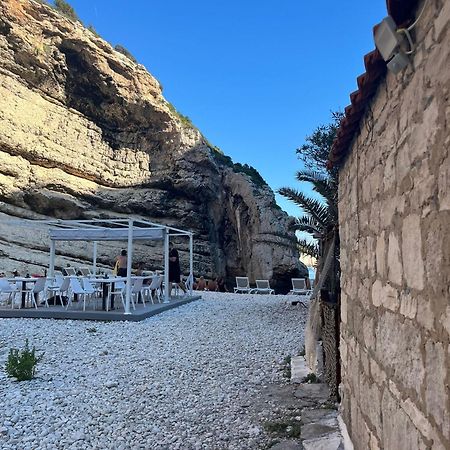 Holiday Home Stiniva Vis Bagian luar foto