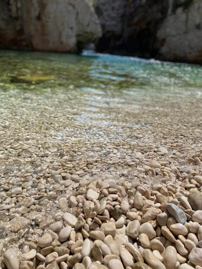 Holiday Home Stiniva Vis Bagian luar foto
