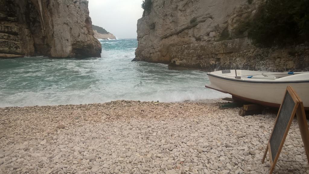 Holiday Home Stiniva Vis Bagian luar foto