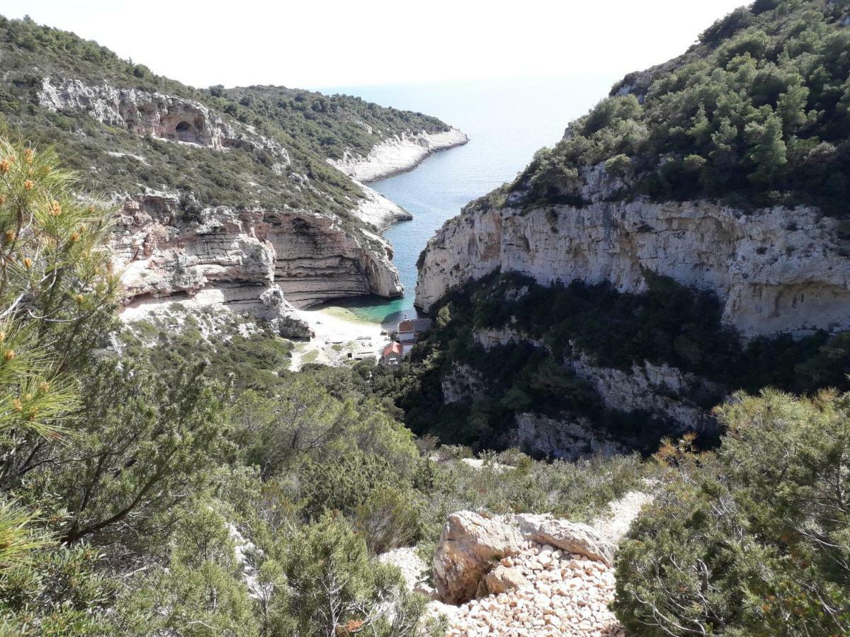 Holiday Home Stiniva Vis Bagian luar foto